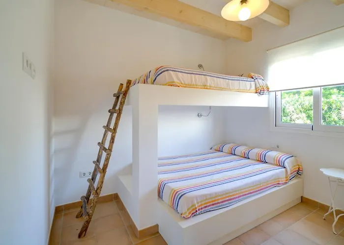 Mercedes - Tranquila Con Vistas Al Mar カラ・モレル